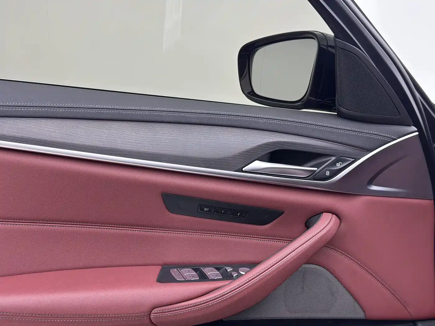 BMW 5 Series 2023 530Li Leading M Sport Package фото 3