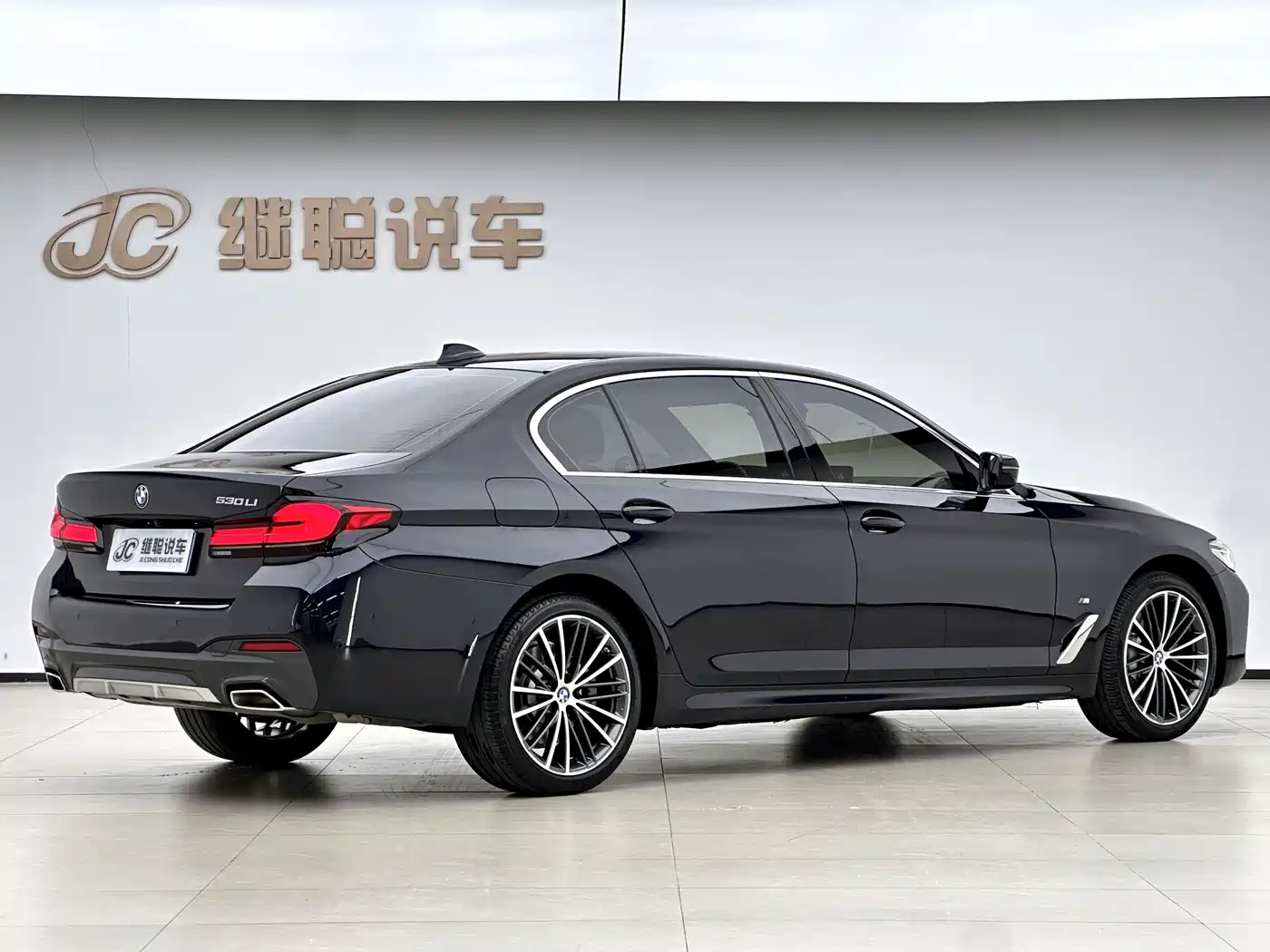 BMW 5 Series 2023 530Li Leading M Sport Package фото 15