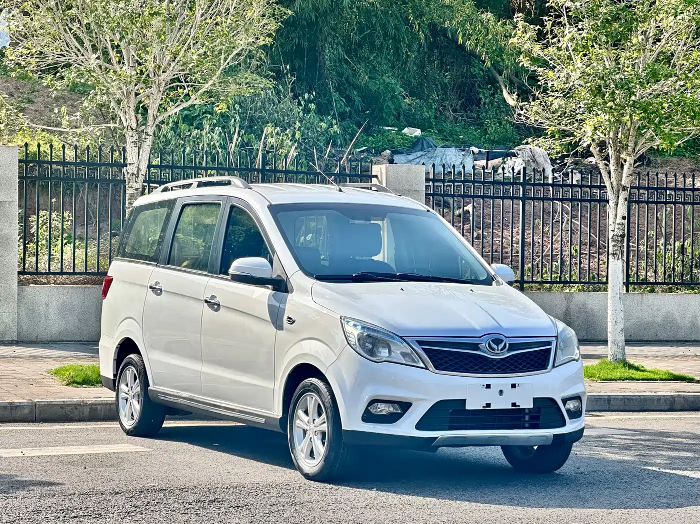 BAIC Huansu H2 2016 2015 1.5L AMT Luxury BJ415C