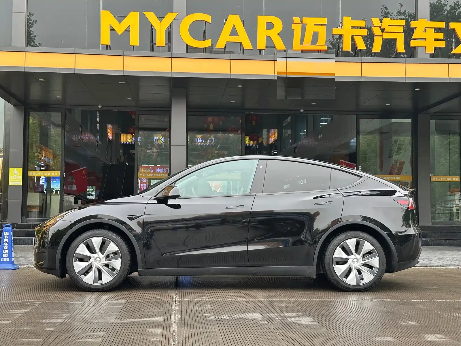 Photo 7 - Tesla Model Y