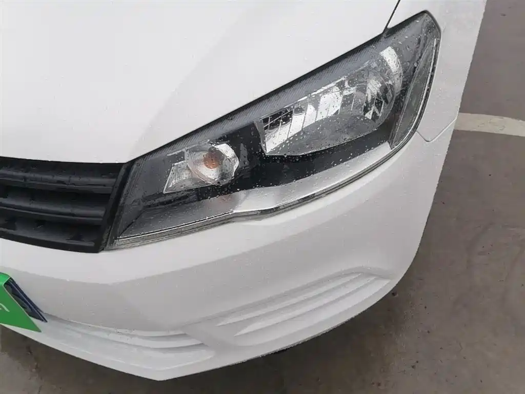 Volkswagen Jetta 2015 1.6L Manual Trend фото 24