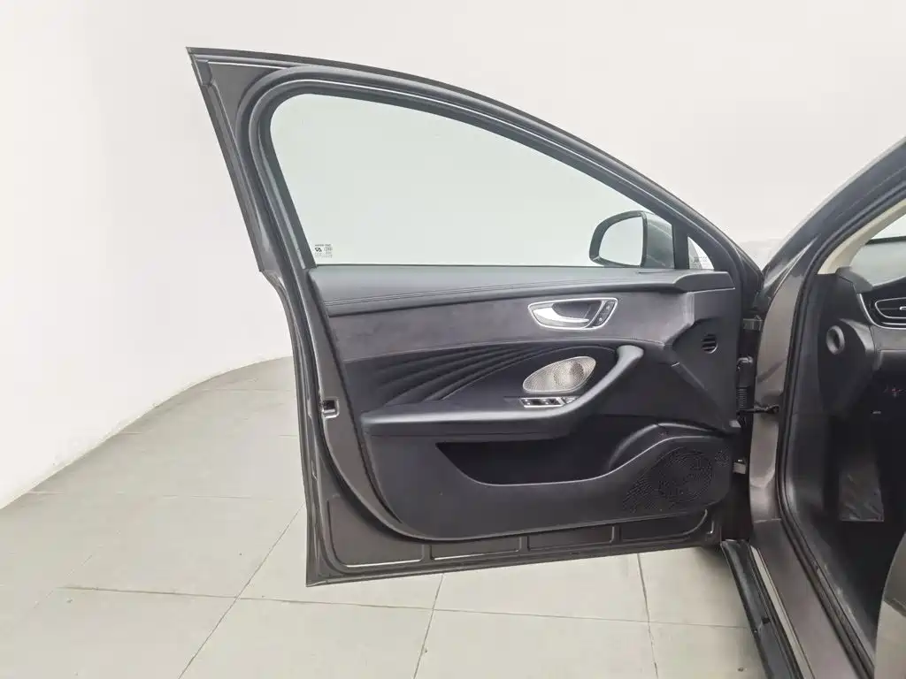 Фото 8 - Roewe D7