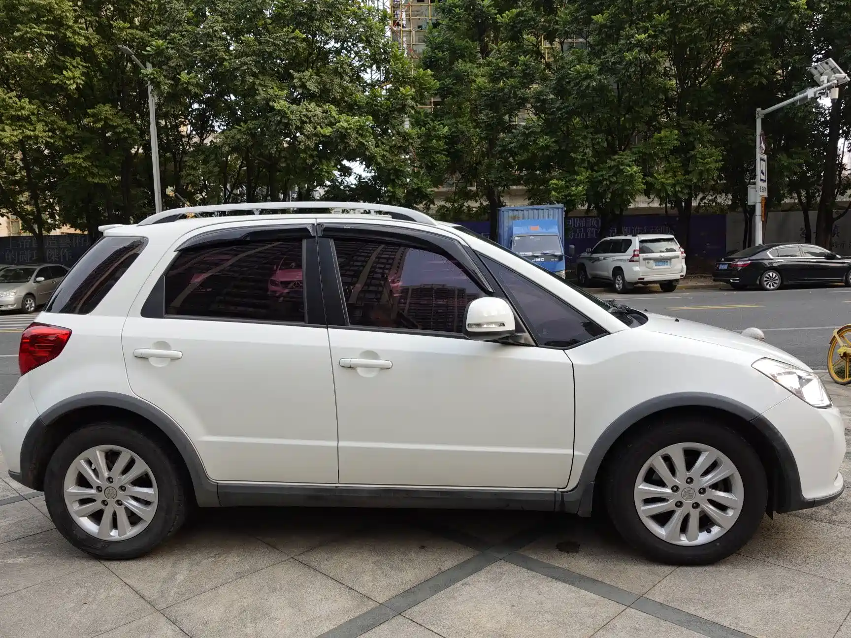 Photo 4 - Suzuki SX4