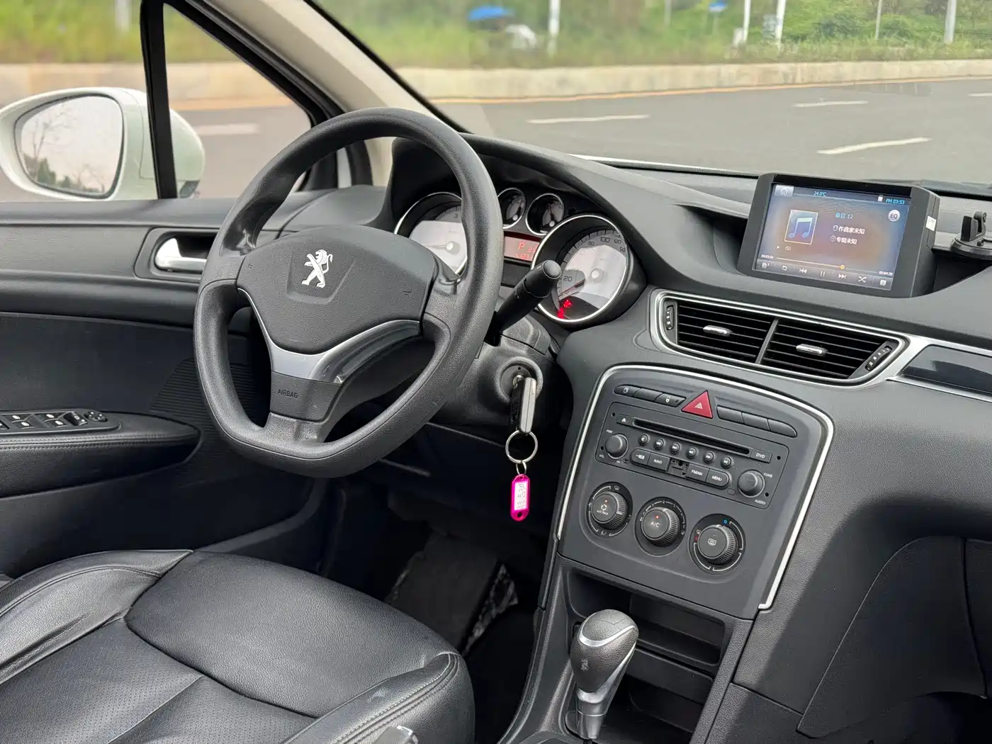 Peugeot 308 2014 Model Joy Edition Classic 1.6L Automatic Superior Style фото 16