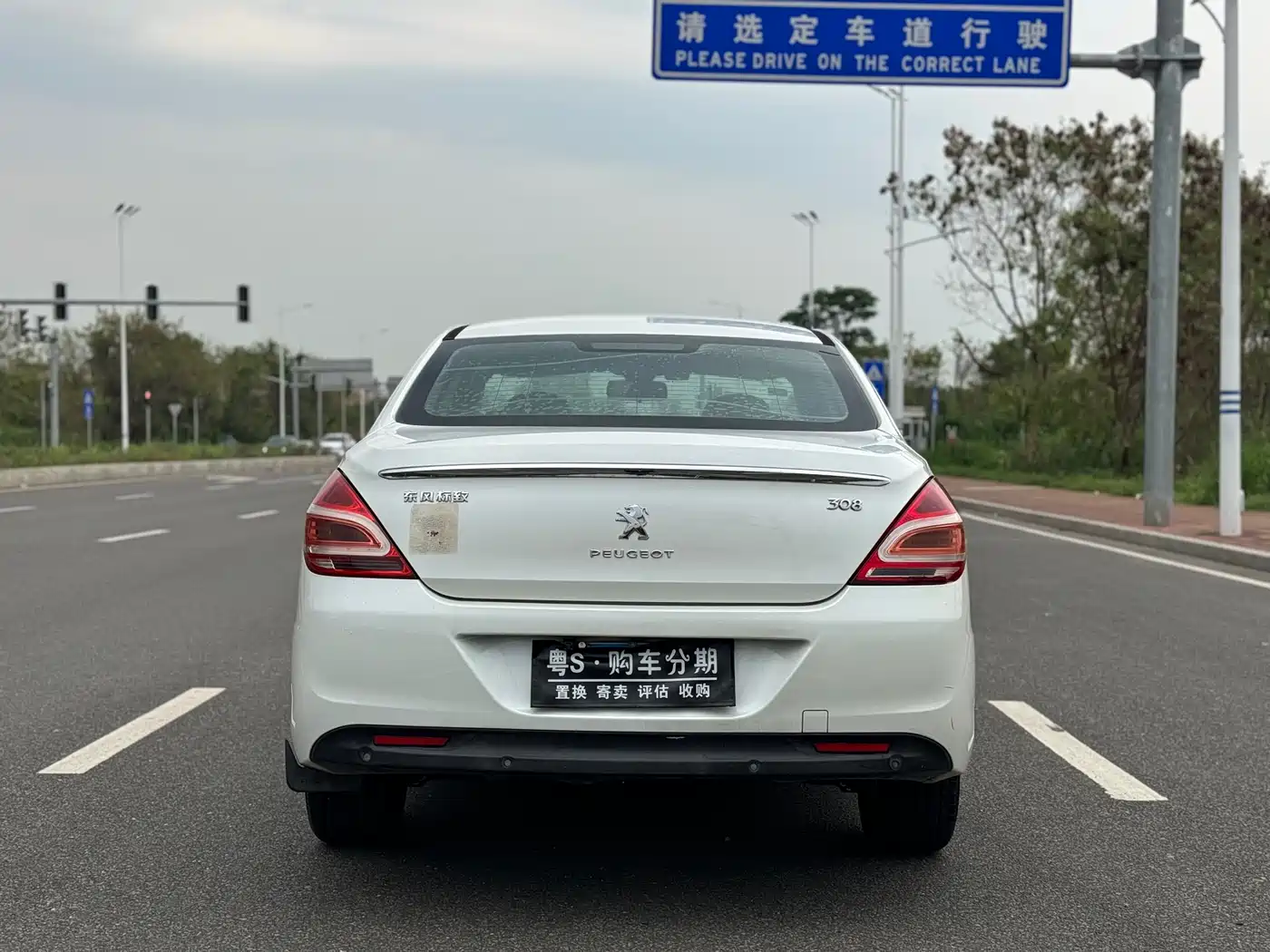 Peugeot 308 2014 Model Joy Edition Classic 1.6L Automatic Superior Style фото 19