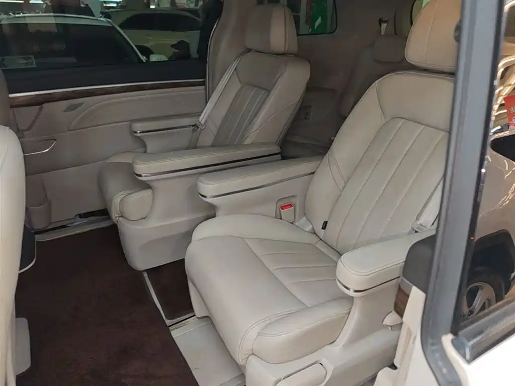 GAC Trumpchi Trumpchi M8 2018 320T Exclusive Edition фото 17