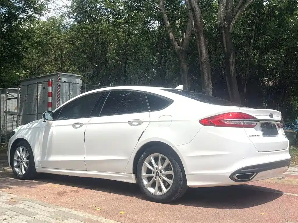 Фото 9 - Ford Mondeo