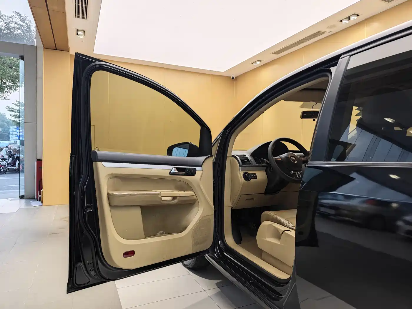Volkswagen Touran 2011 1.4T Manual Smart Style 5-seater фото 7