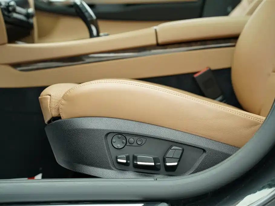 BMW 7 Series 2010 760Li фото 9