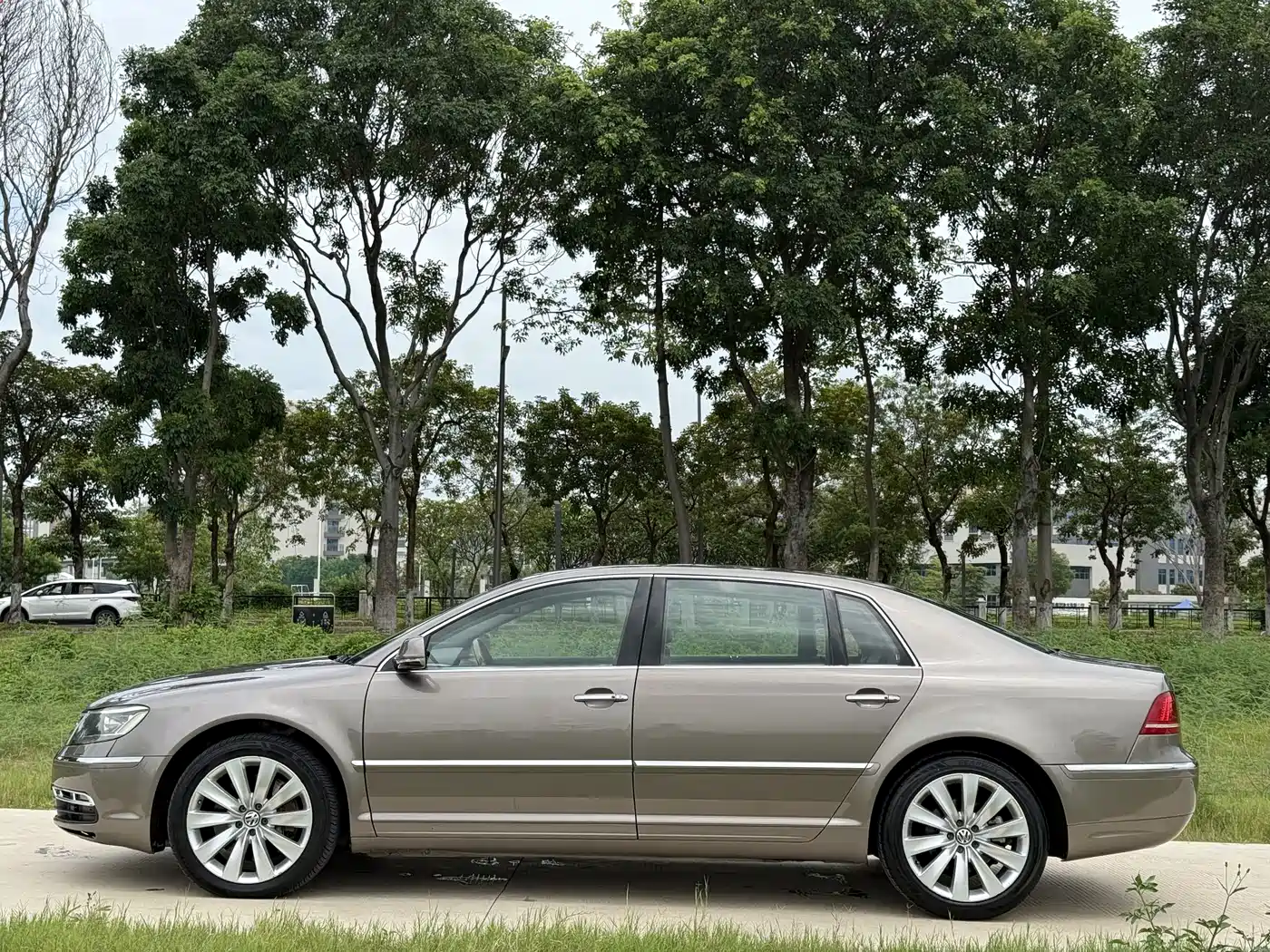 Volkswagen Phaeton 2012 2011 3.6L V6 4-seat Long Wheelbase Individual