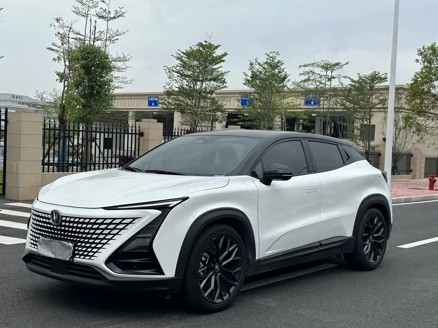 Фото 1 - Changan UNI-T