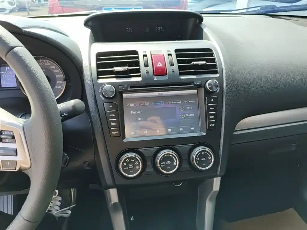 Subaru Forester 2013 2.0i Automatic Luxury Edition фото 9