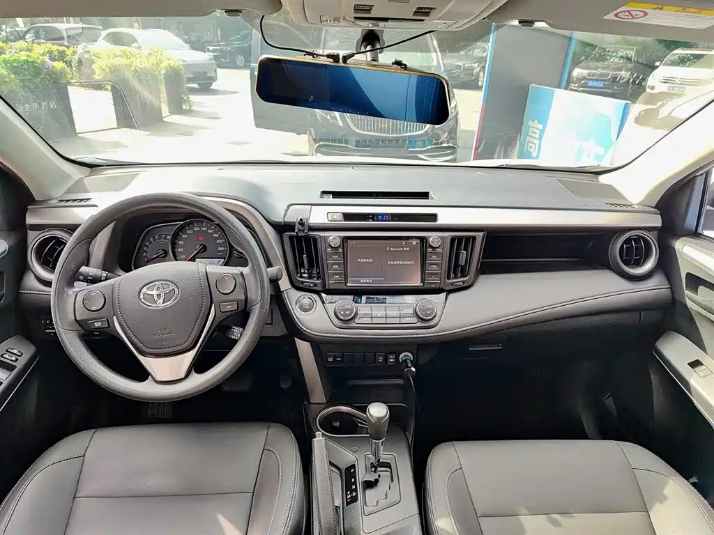 Toyota RAV4 Rongfang 2016 2.0L CVT 2WD Trend (China V) фото 9