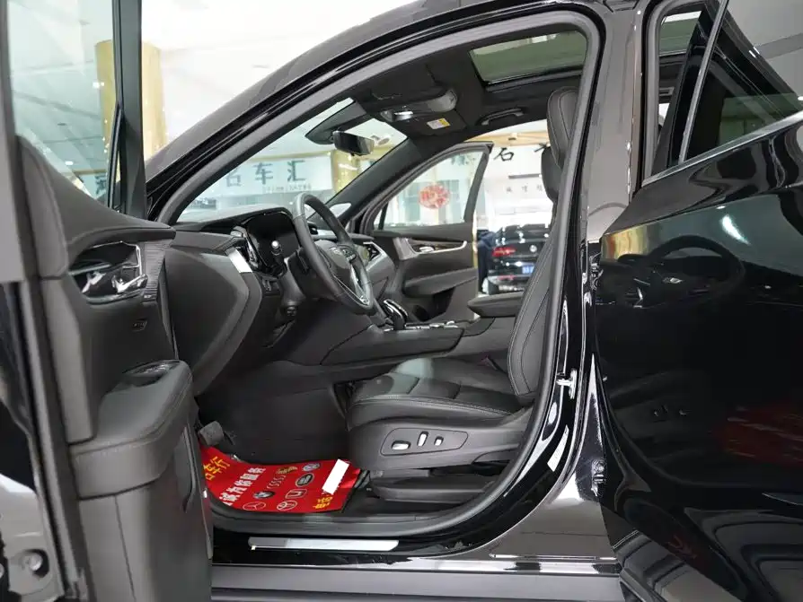 2025 Cadillac XT6