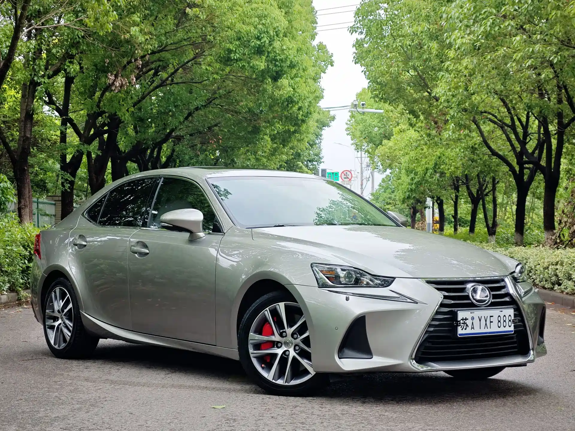 Фото 3 - Lexus IS
