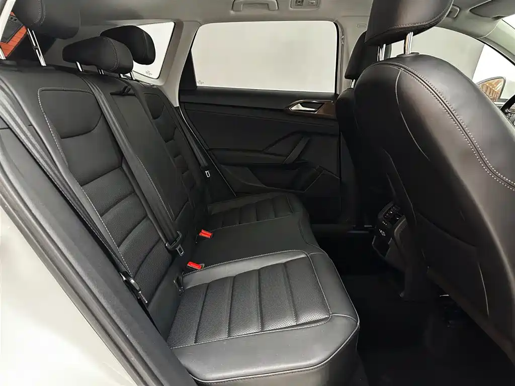 Volkswagen Tharu 2022 280TSI FWD Luxury Edition фото 23