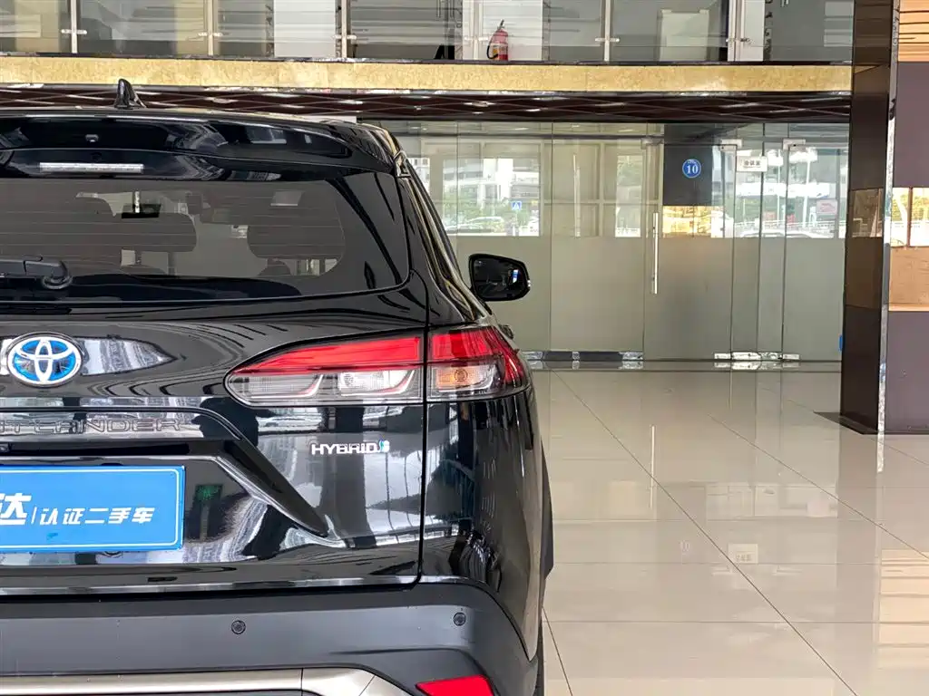 Toyota Frontlander 2023 2.0L Smart Hybrid Dual Engine Luxury Edition фото 16