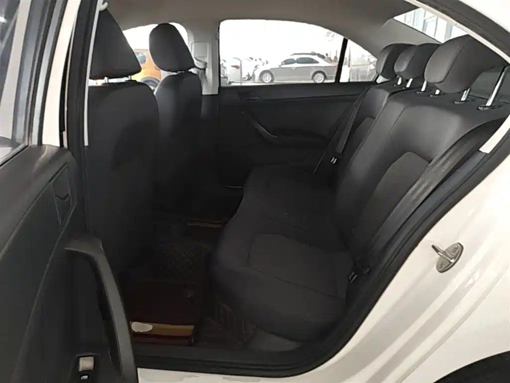 Volkswagen Santana 2016 1.6L Manual Trend Edition фото 17