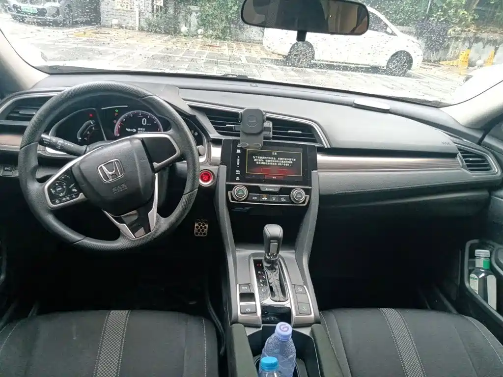 Photo 10 - Honda Civic