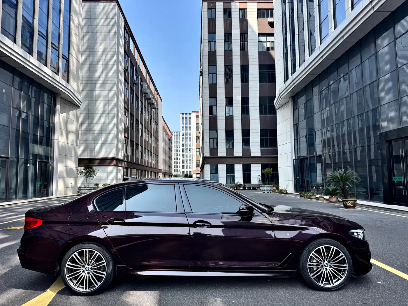 BMW 5 Series 2019 530Li Leading M Sport Package фото 4