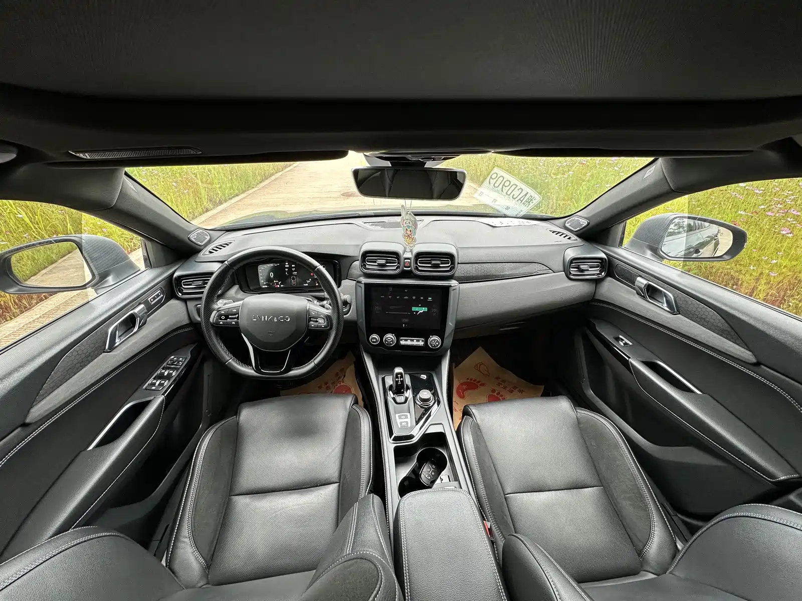 Фото 8 - Lynk & Co 03
