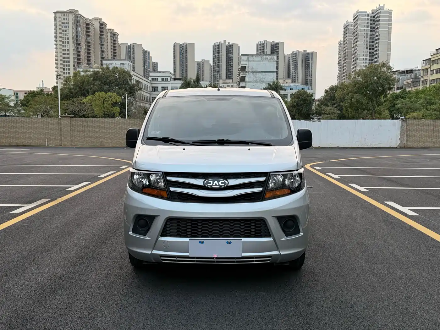 JAC Refine M3 2022 2022 PLUS 1.8L 7-Seater Standard
