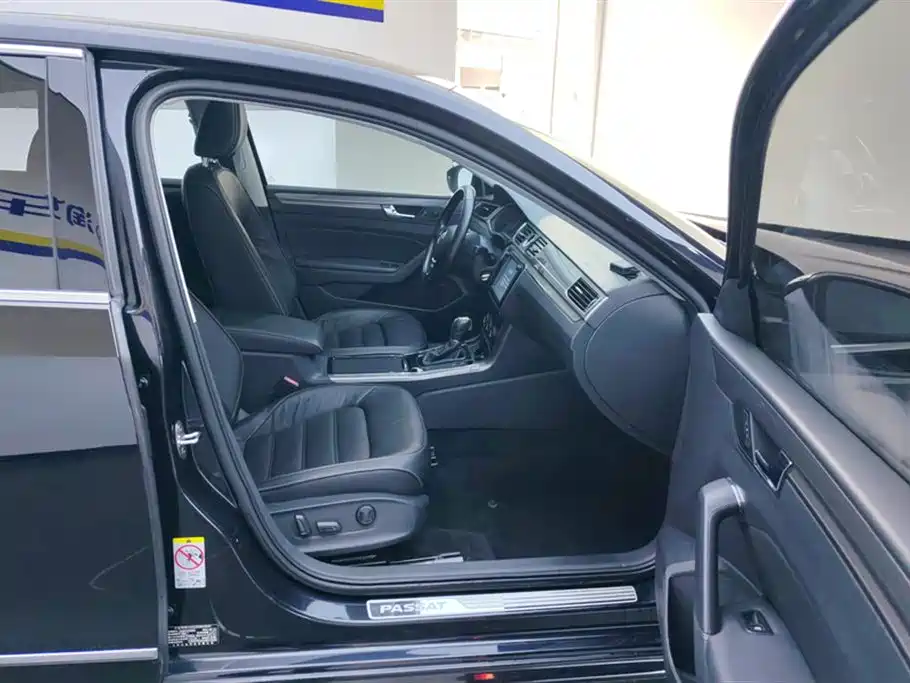 Volkswagen Passat 2016 330TSI DSG Honor Edition фото 8