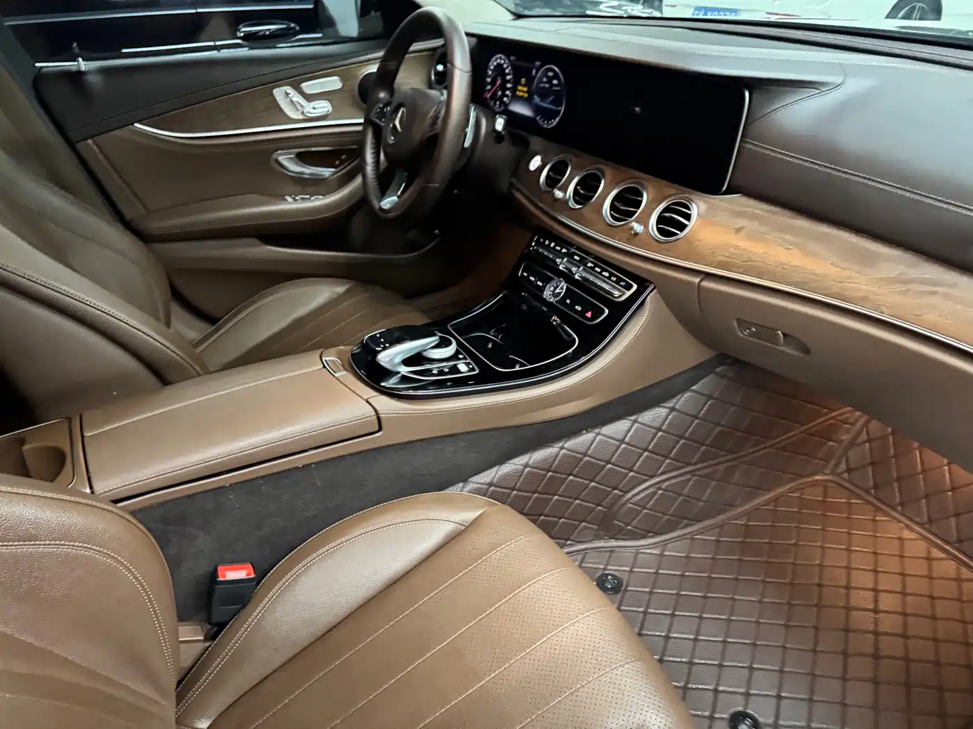 Mercedes-Benz E-Class 2016 E 300 L Sport Fashion Type фото 7