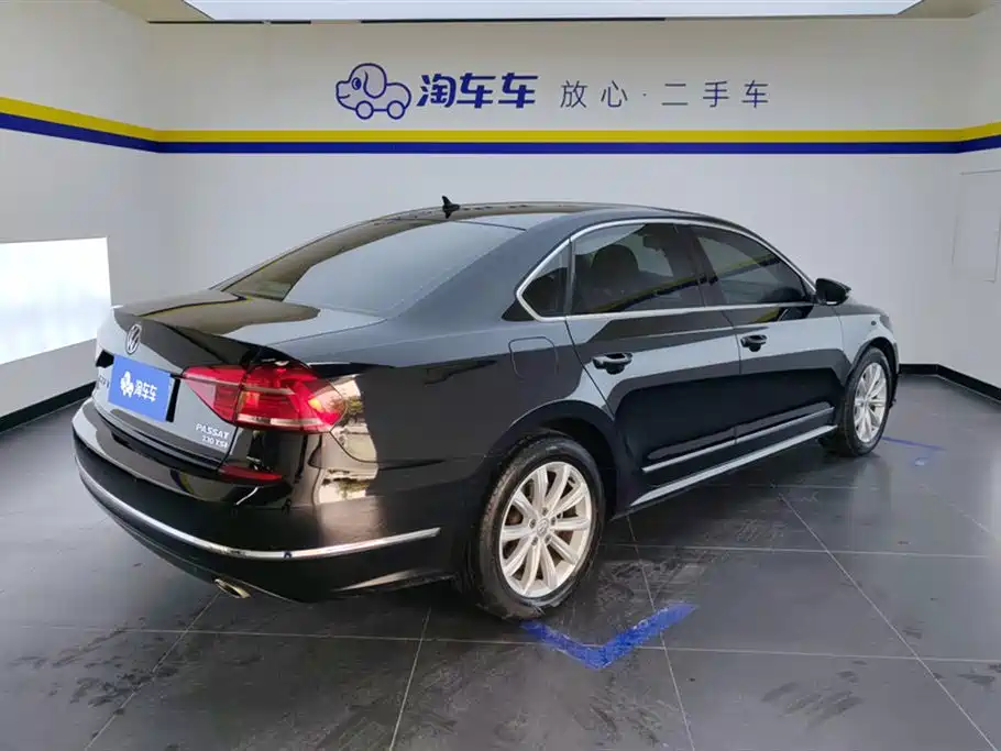 Volkswagen Passat 2016 330TSI DSG Honor Edition фото 3