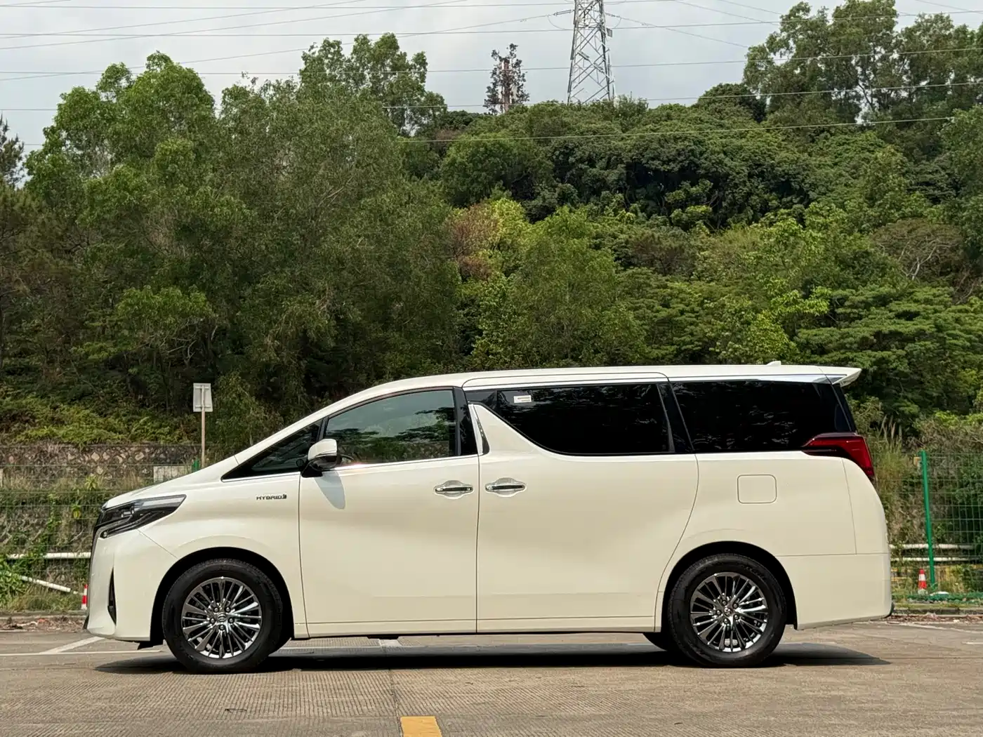 Toyota Alphard 2021 Hybrid 2.5L Premium фото 15