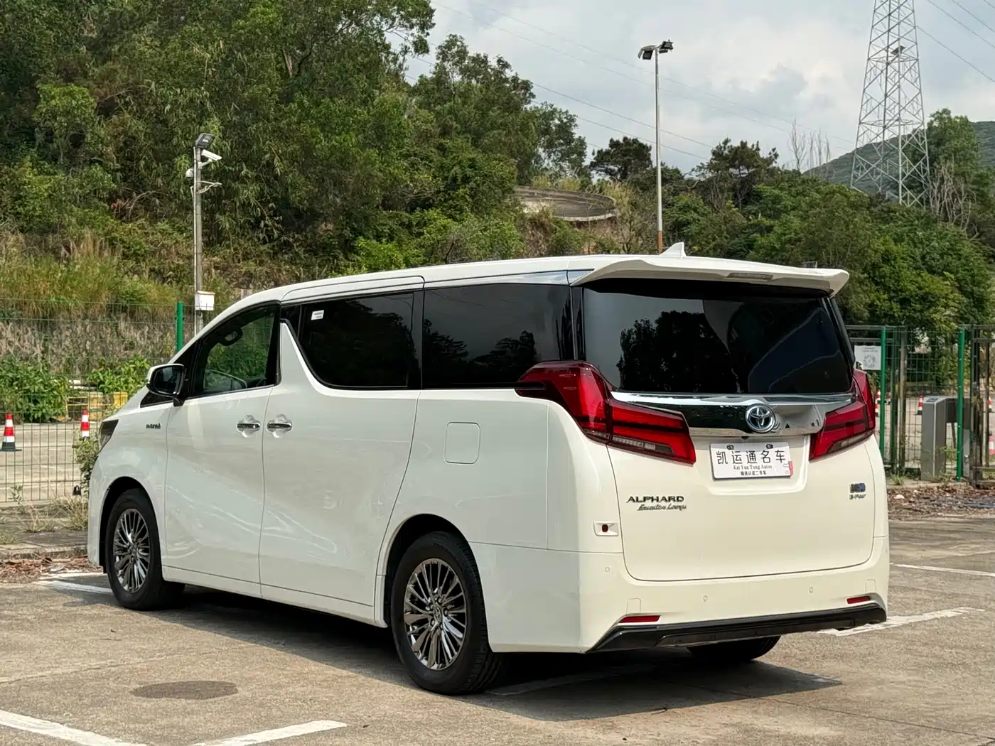 Toyota Alphard 2021 Hybrid 2.5L Premium фото 14