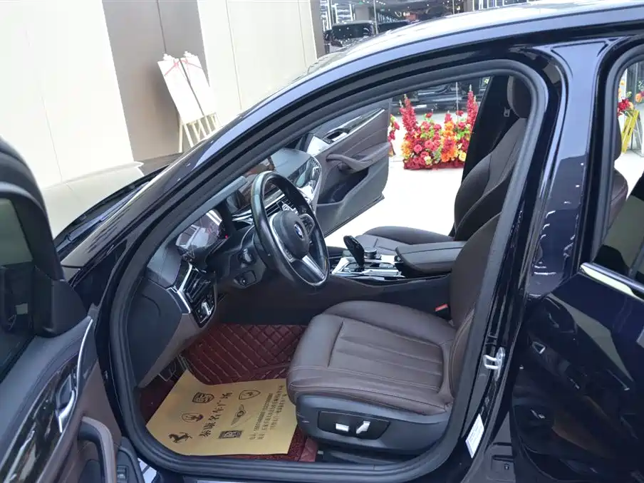 BMW 5 Series 2019 525Li M Sport Package фото 4