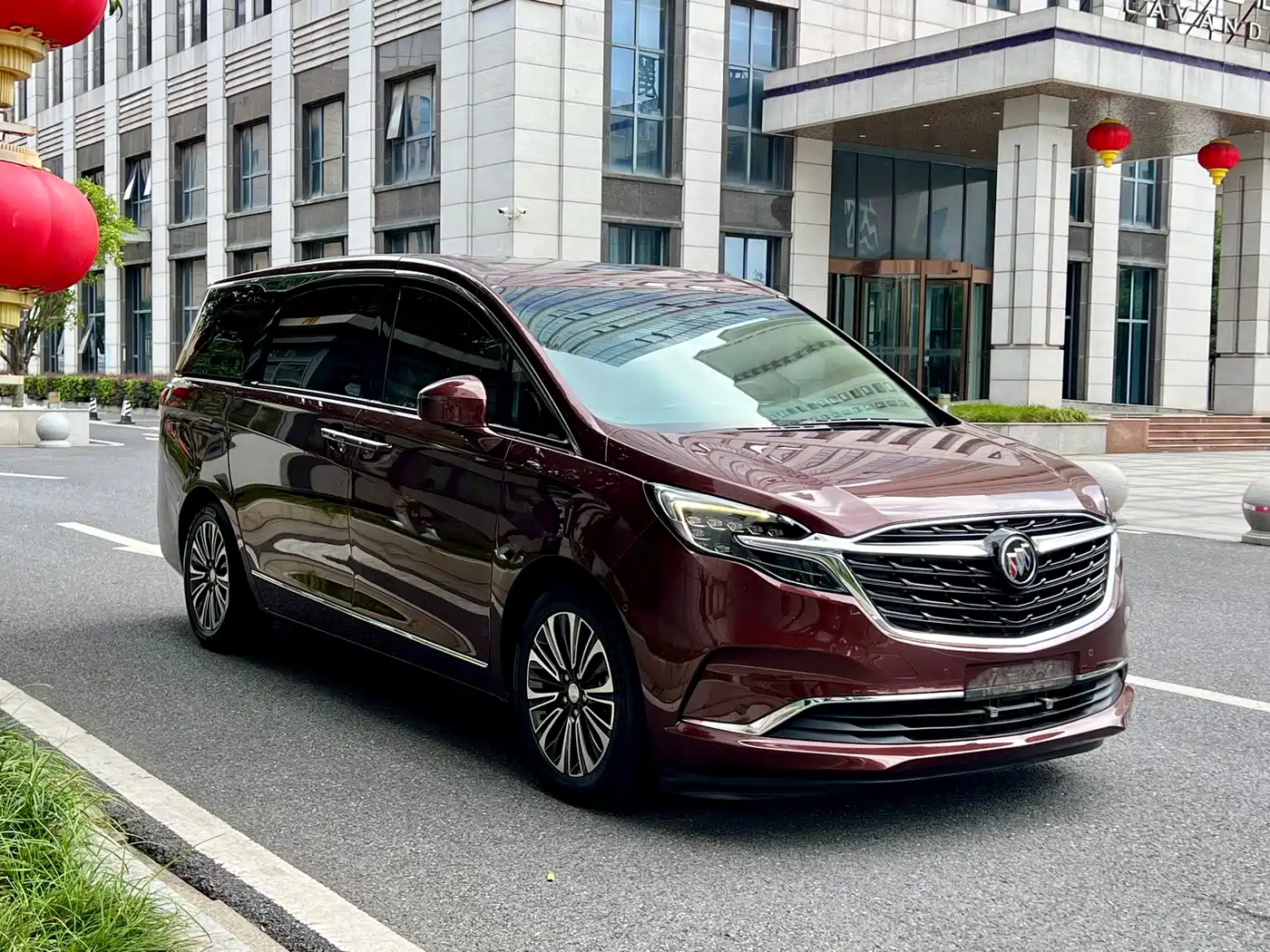 Photo 3 - Buick GL8