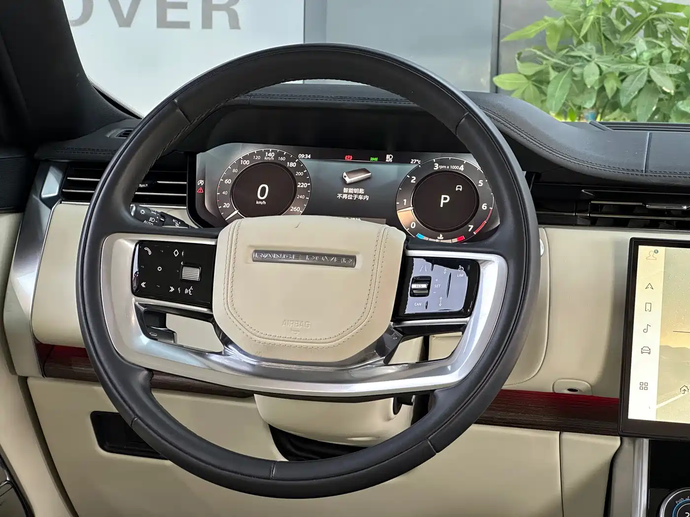 Land Rover Range Rover 2023 3.0 L6 360PS Golden Age Edition фото 6