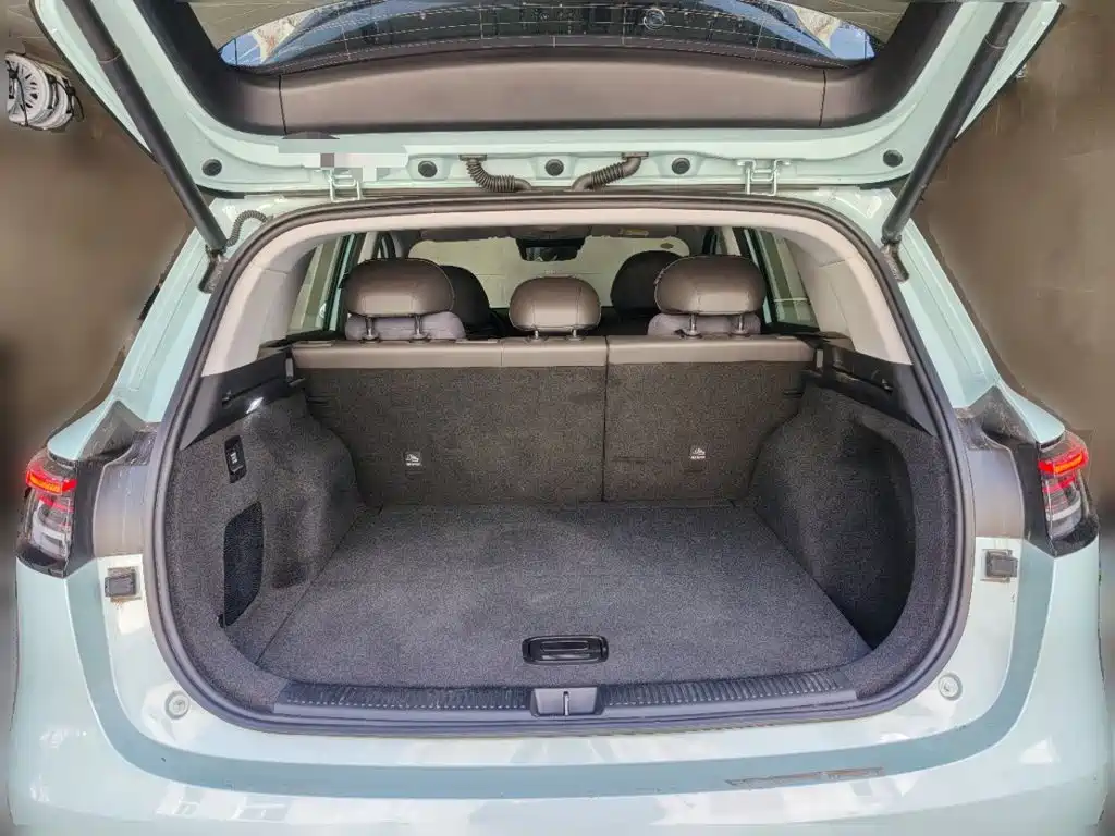 Photo 15 - Shangjie SUV