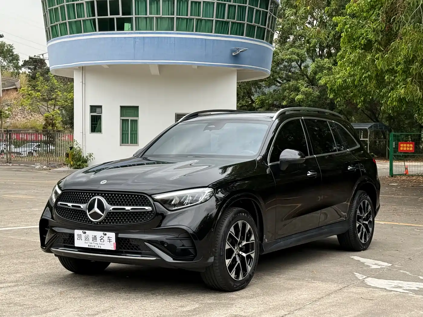 Mercedes-Benz GLC 2024 GLC 260 L 4MATIC Luxury 5-seater фото 3