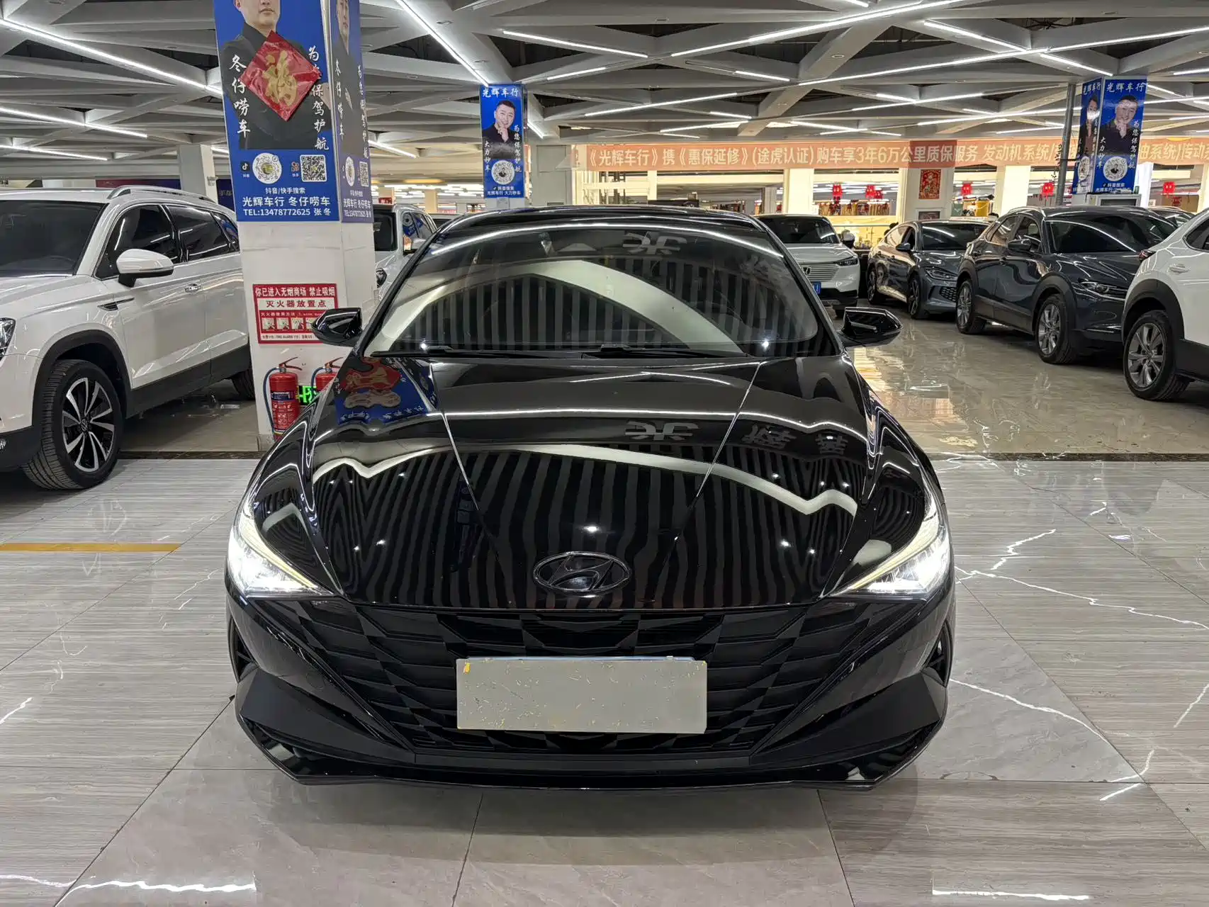 Фото 2 - Hyundai Elantra