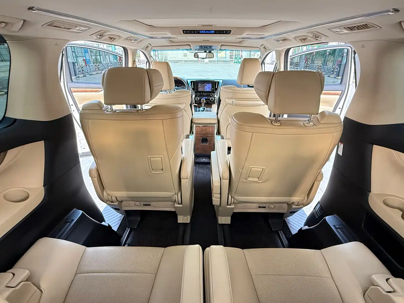Toyota Alphard 2018 3.5L Luxury фото 9