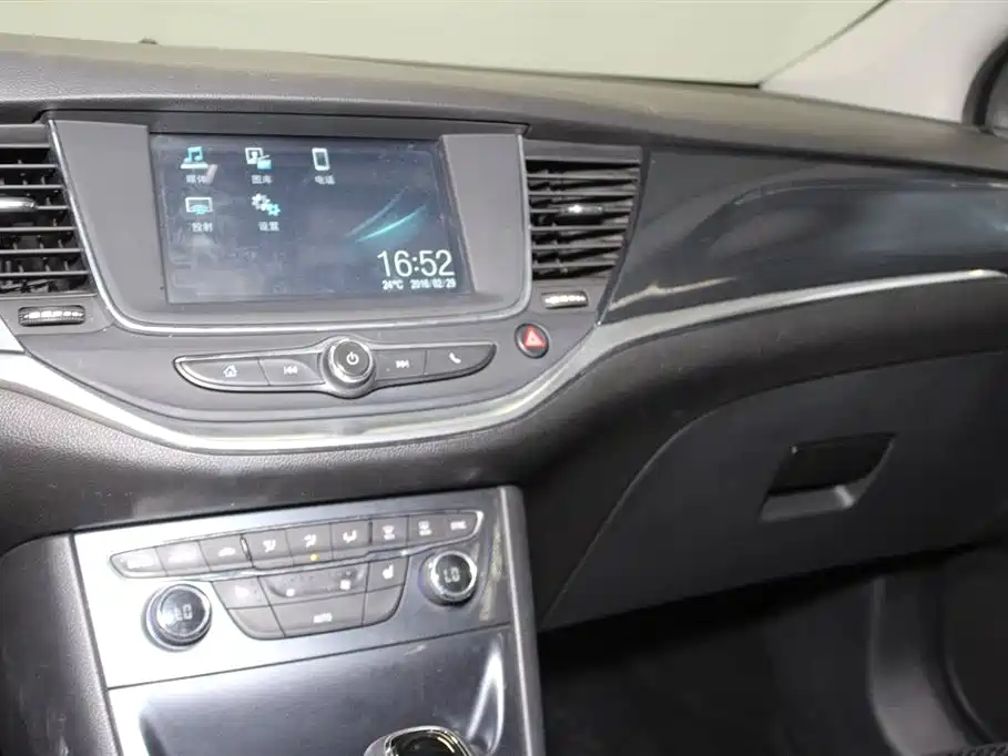 Buick Verano 2016 Hatchback 15S Automatic Leading фото 12