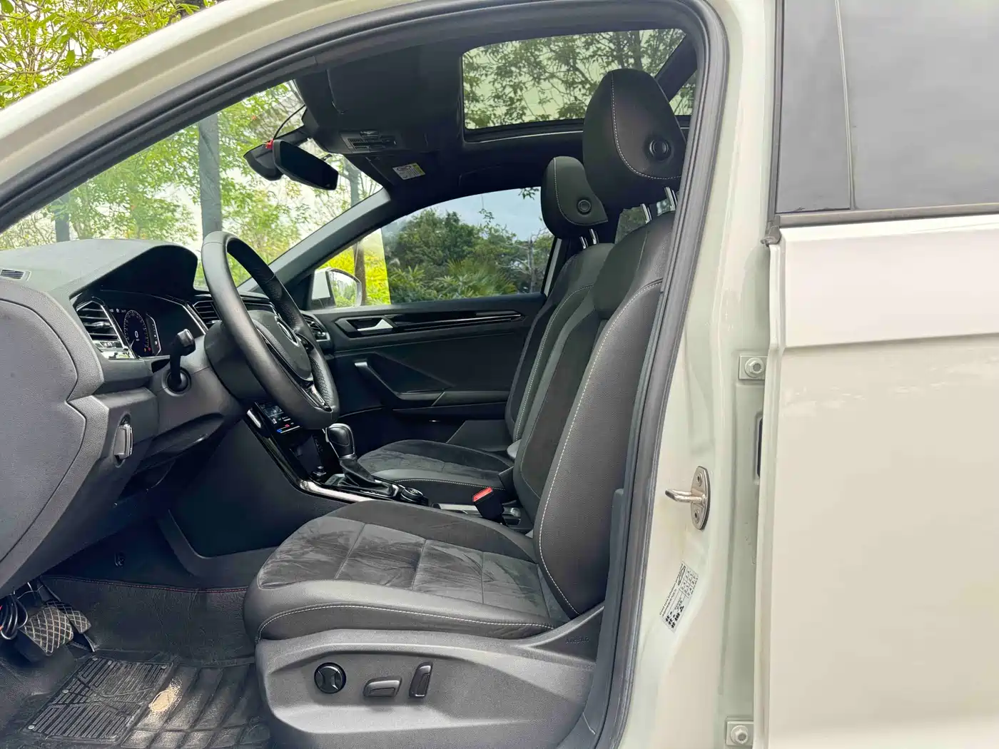 Volkswagen T-ROC 2021 280TSI DSG 4WD Luxury Connected фото 9