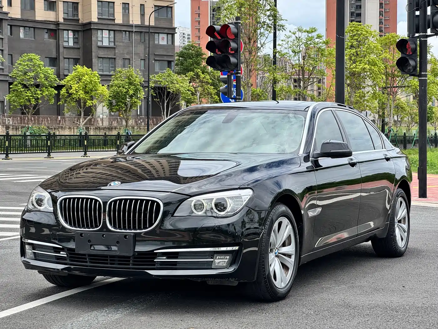 Фото 1 - BMW 7 Series