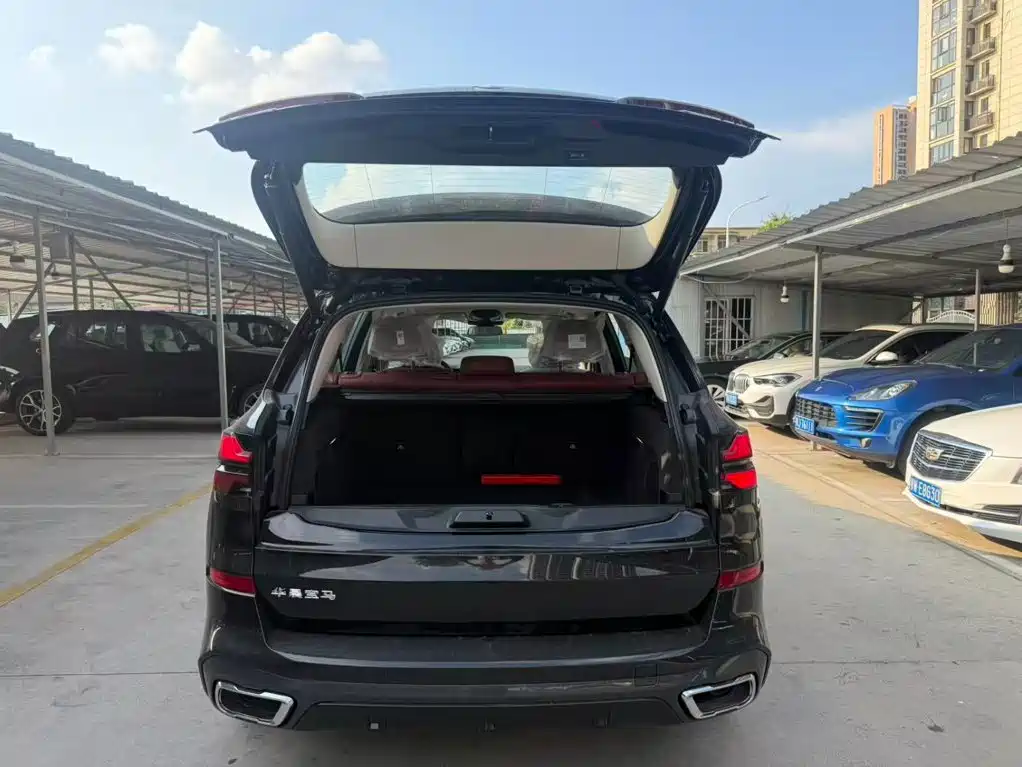 BMW X5 2026 2026 Facelift xDrive 30Li Exclusive M Sport Shadowline Package