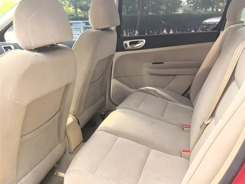 Peugeot 307 2009 Model Sedan 1.6L Manual Aile Edition фото 8