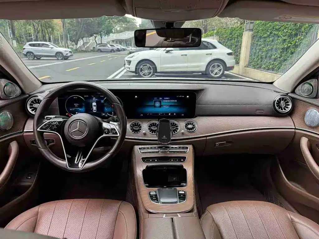 MERCEDES-BENZ E CLASS