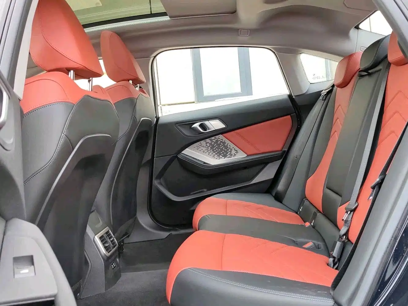 BMW 2 Series 2025 225L M Sport Package фото 8