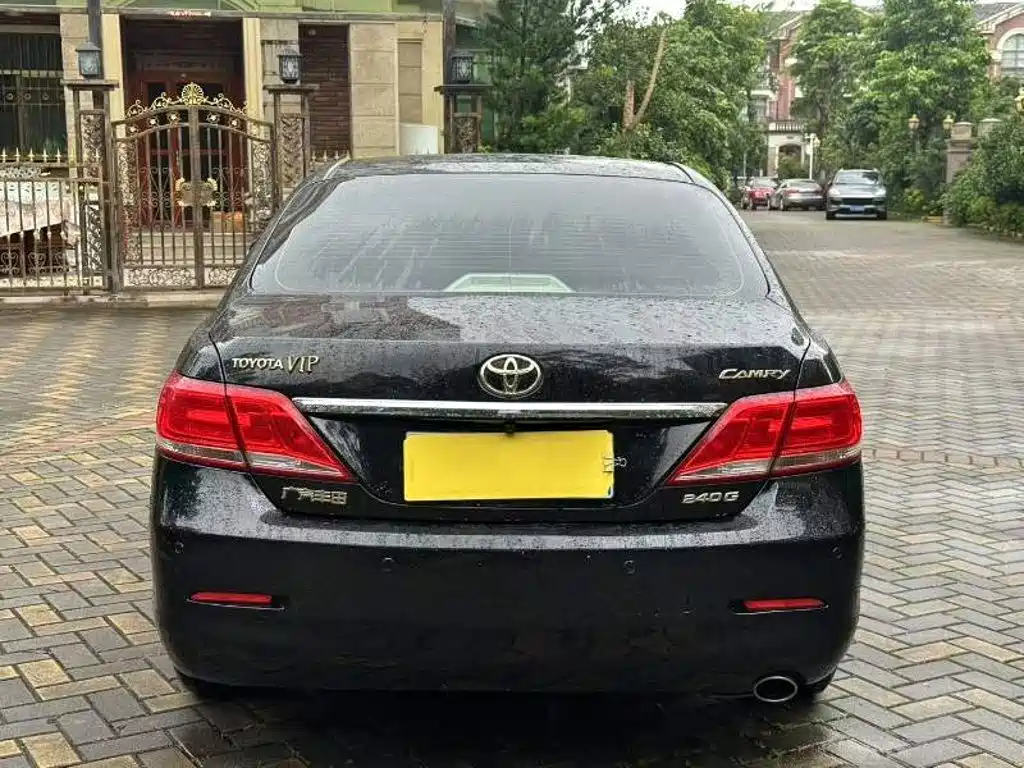 Фото 5 - Toyota Camry