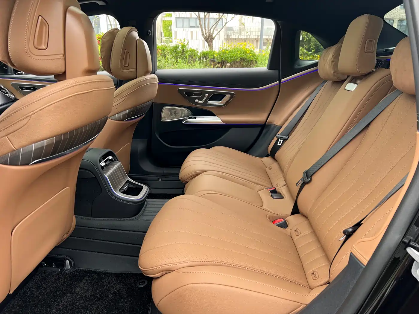 Mercedes-Benz E-Class 2024 Model E 300 L Luxury фото 14