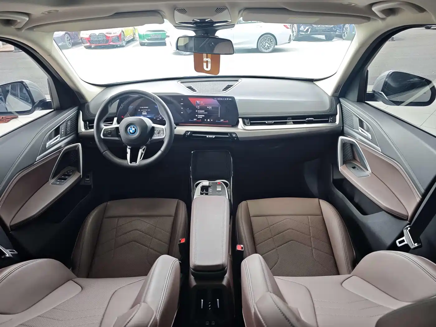 BMW iX1 2025 eDrive25L M Sport Package фото 9