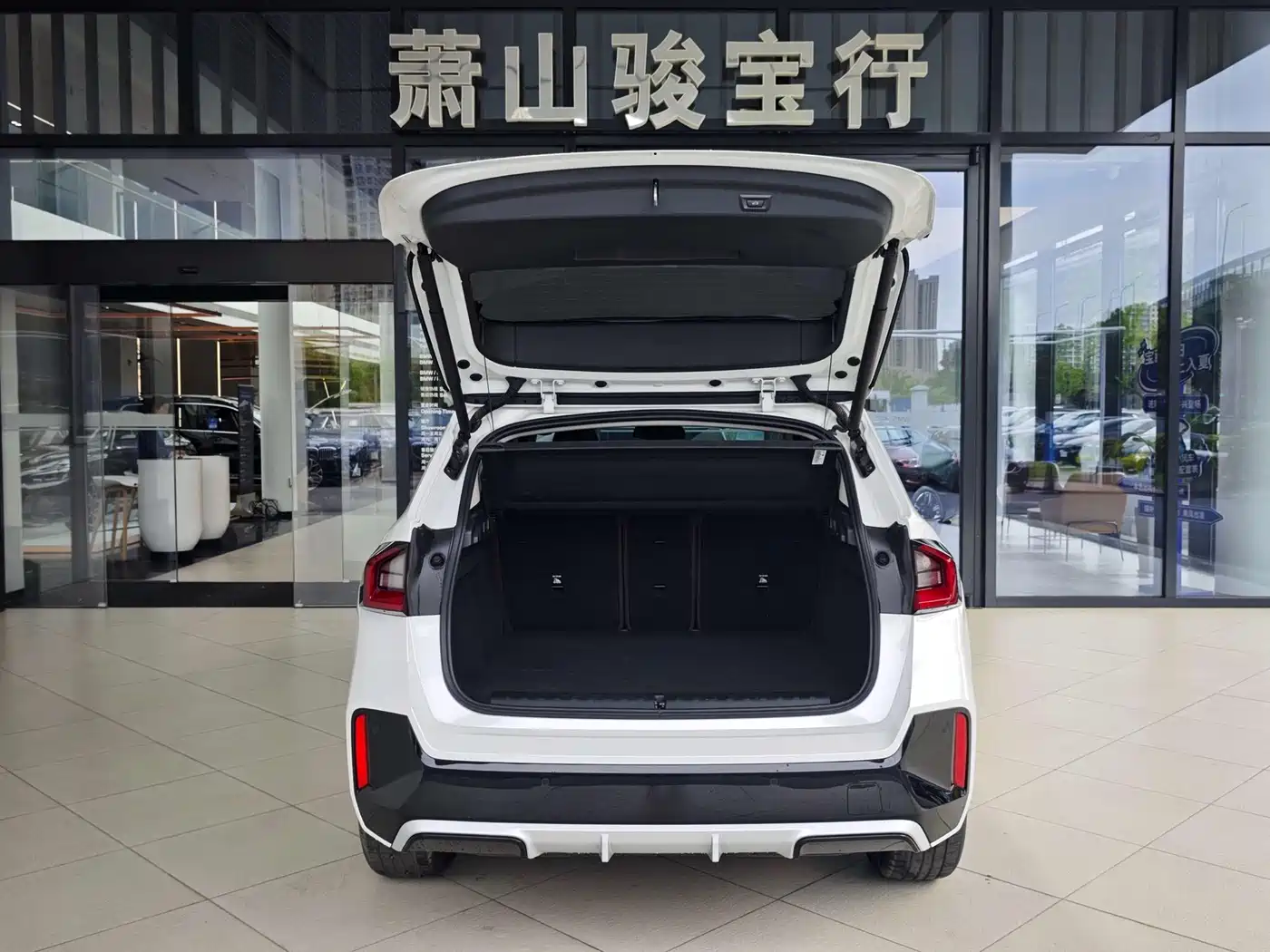 BMW iX1 2025 eDrive25L M Sport Package фото 16