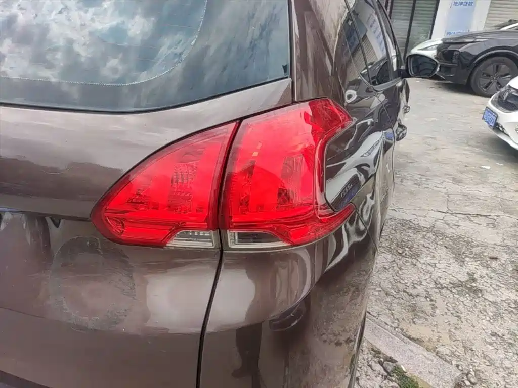 Peugeot 2008 2014 1.6L Automatic Trend Edition фото 8